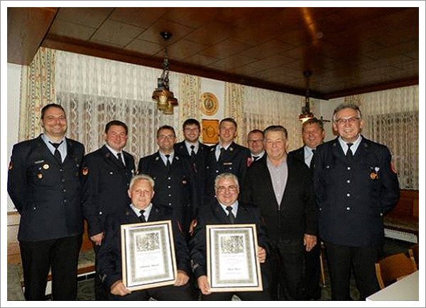 Neue Ehrenmitglieder bei der Feuerwehr Freihöls